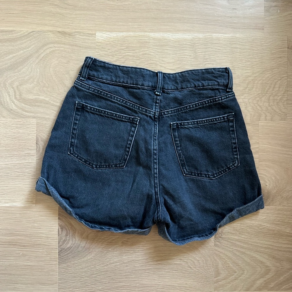 H&M High-Rise Black Denim Roll-Cuff Women's Shorts - Picture 2 of 4